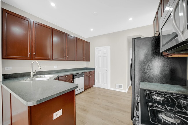 Building Photo - 4914 Montauk Dr
