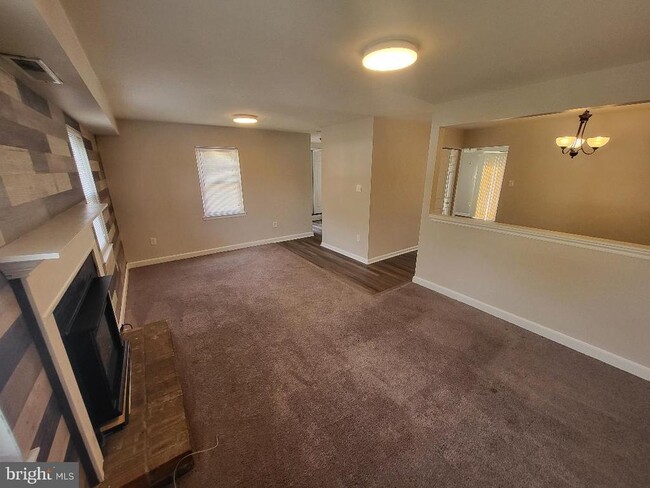 Building Photo - 24 Hollybrooke Dr