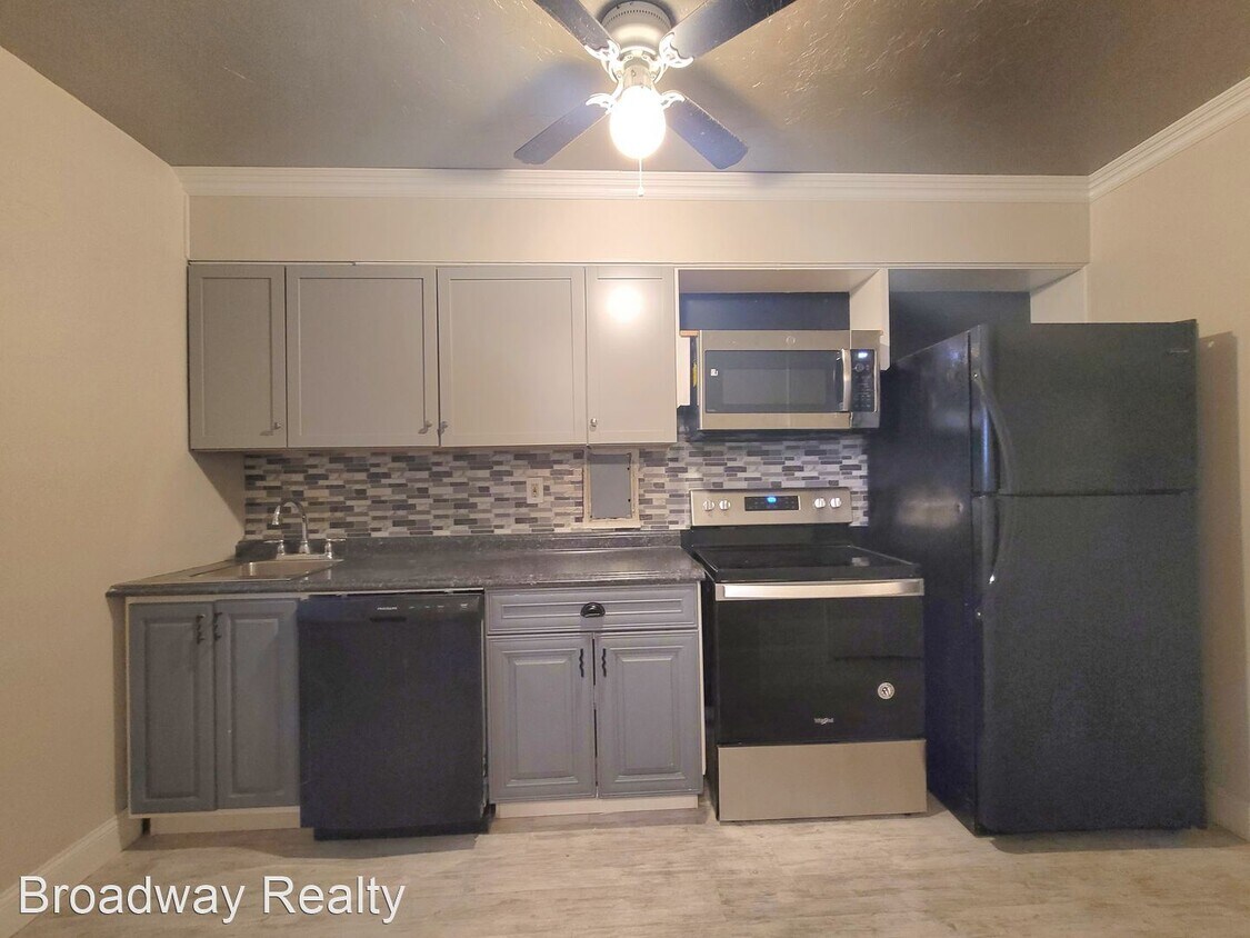 Foto principal - 2 br, 2 bath House - 11820 Edgewater #115