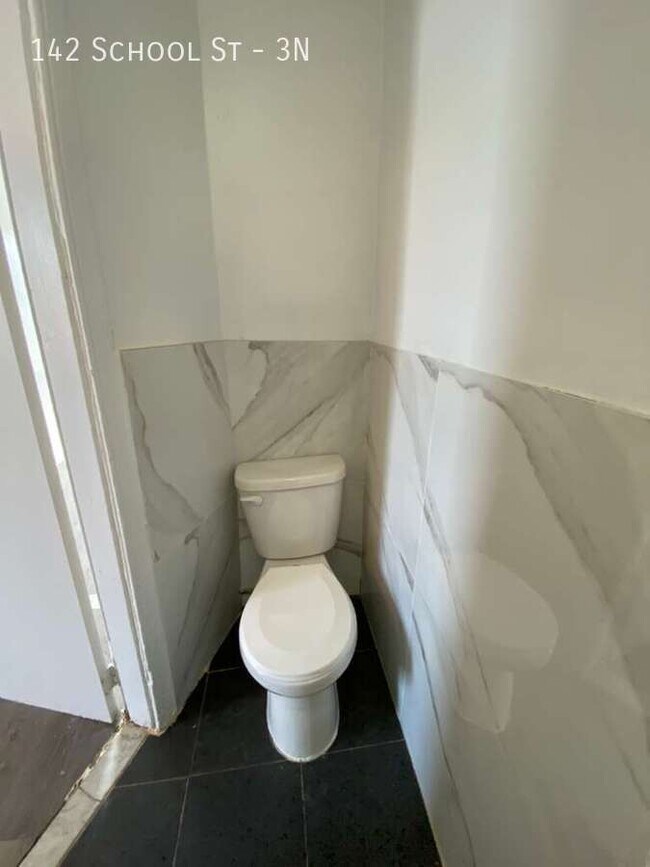 Foto del edificio - 142 School St