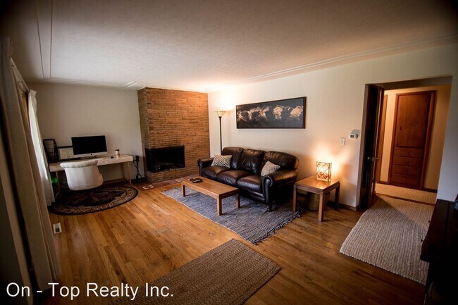 Building Photo - 2 br, 1 bath House - 10 W. 15th Ave.