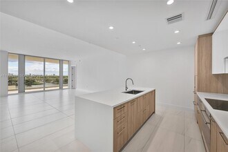 Building Photo - 153 N Seabreeze Blvd