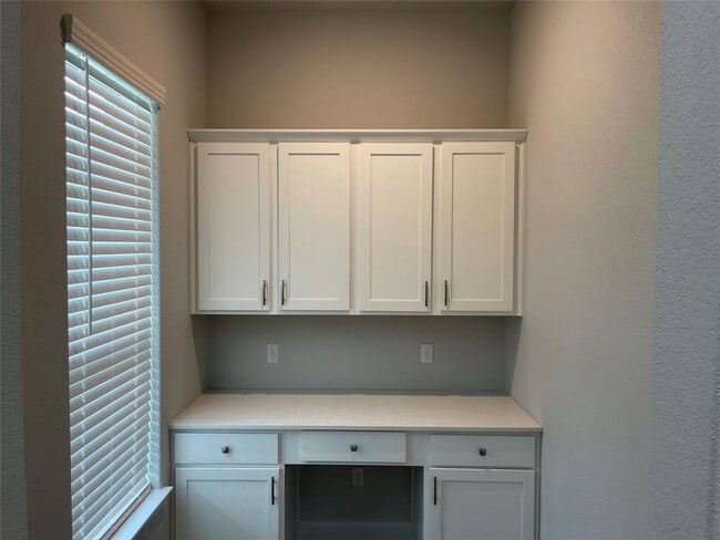 Building Photo - 122 Revere Dr