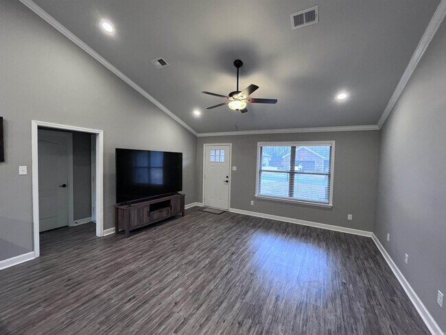 Building Photo - 14 Whitetail Dr