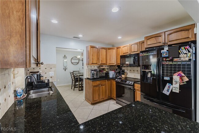 Building Photo - 2103 SE 8th Ave