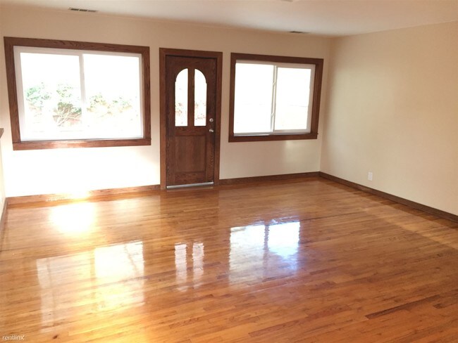 Building Photo - 3341 Fairway Dr