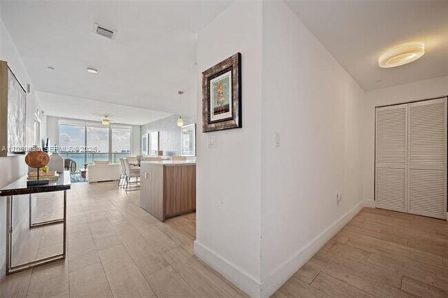 Foto del edificio - 600 NE 27th St