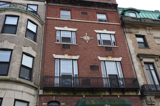 Foto del edificio - 479 Commonwealth Ave
