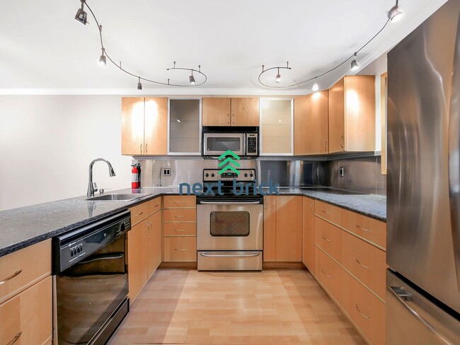 Building Photo - 2 Bed  2.5 Bath Townhome for Rent!