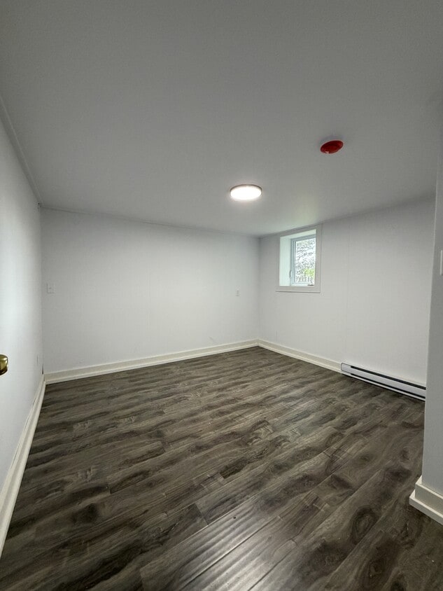 Building Photo - 11 Blackmarsh Rd