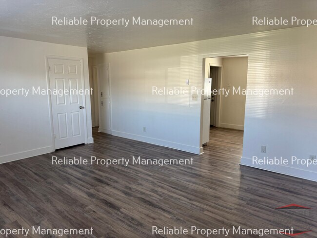 Building Photo - 1687 Grandview Dr