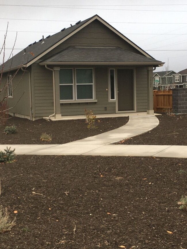 Building Photo - 1527 SW 36th Loop