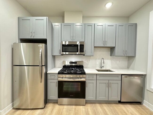 Building Photo - 431 W Belden Ave