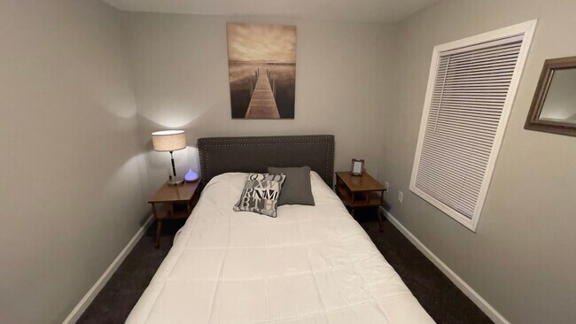 Foto del edificio - 909 W Main St