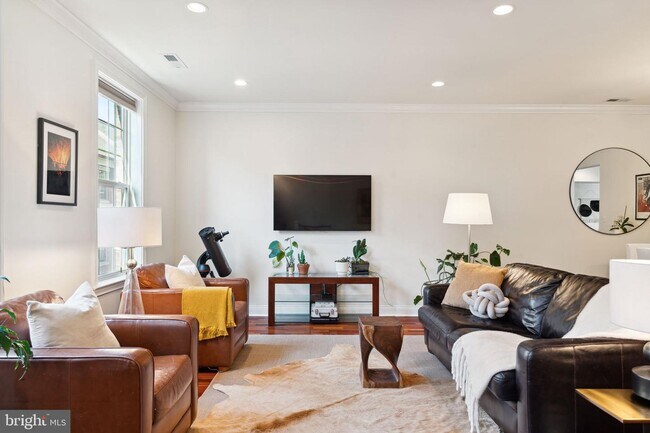 Foto del edificio - 210 Commodore Court