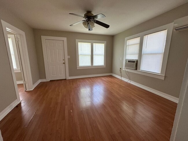 Building Photo - Welcome to this charming 2-bedroom, 1-bath...