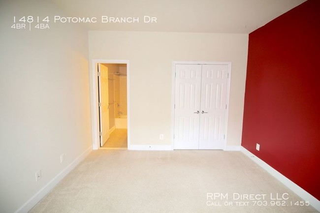 Building Photo - Beautiful Townhouse in Potomac Club!