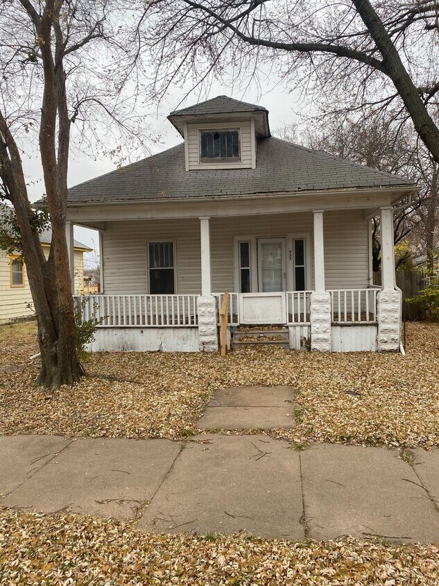 Foto principal - 2-Bed, 1-Bath Home