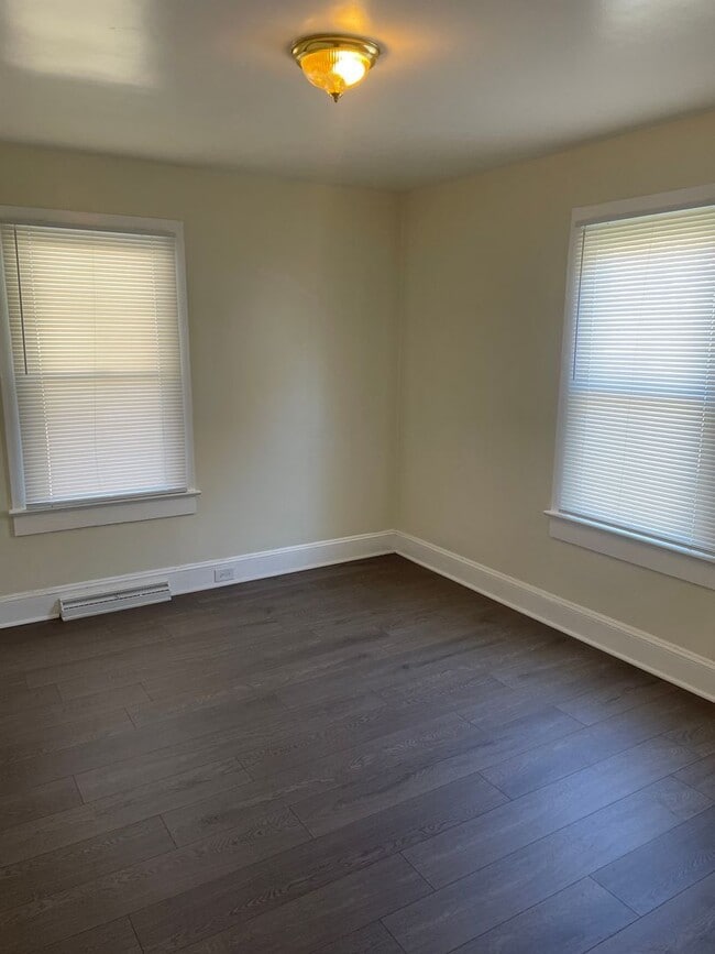 Foto del edificio - 1320 Marne St