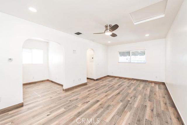 Foto del edificio - 557 N Olive St