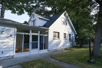 Building Photo - 1043 Cranberry Pike