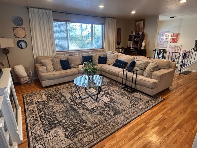 Building Photo - 631 Virginia St