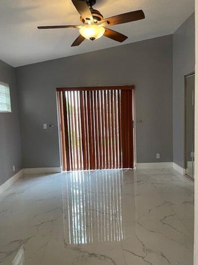 Foto del edificio - 6352 NW 36th Ave