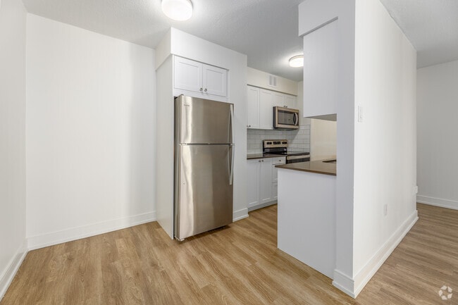 1BR, 1BA - 628SF - Kitchen/Dining Room - 43 Forest Ave