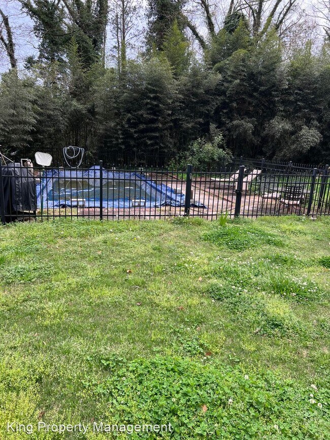 Building Photo - 4 br, 3 bath House - 1231 Dearmanville Dr N