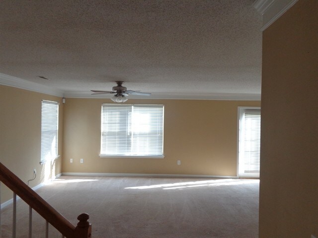 Foto del edificio - 5934 Hidden Meadow Lane