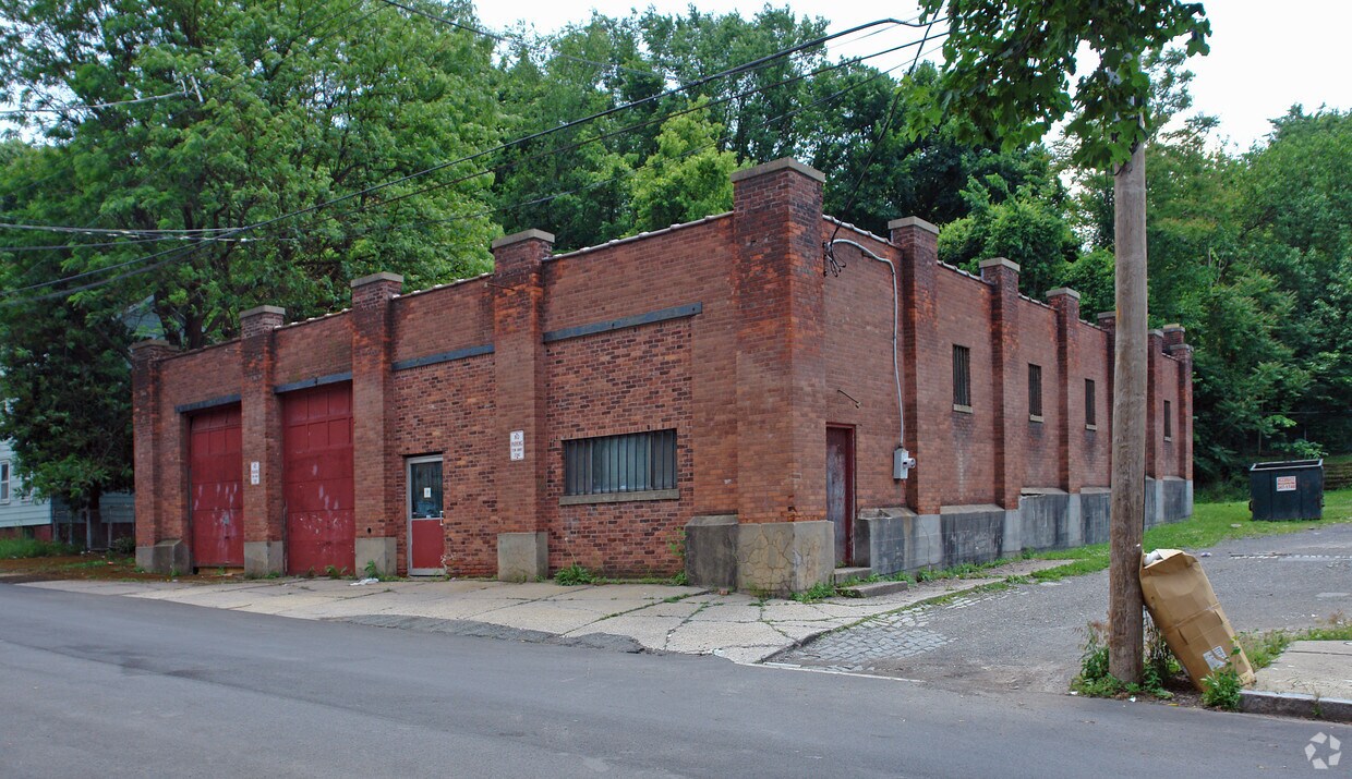 Primary Photo - 38 Tyler St