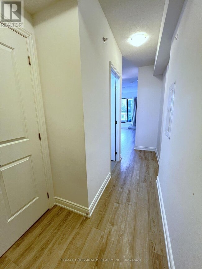 Building Photo - 9618 Yonge St