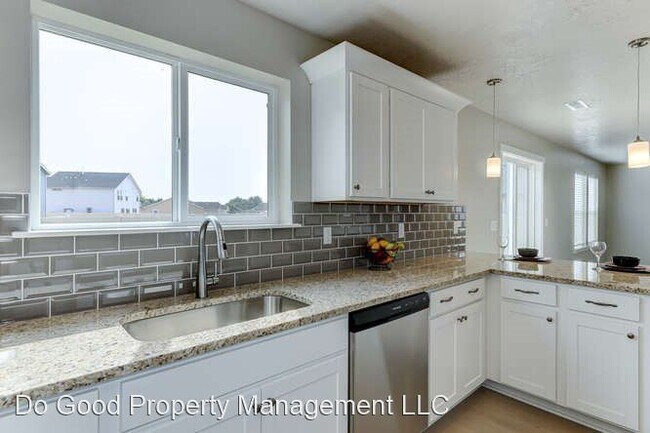 Building Photo - 4 br, 2.5 bath House - 7777 E. Tea Party Dr.