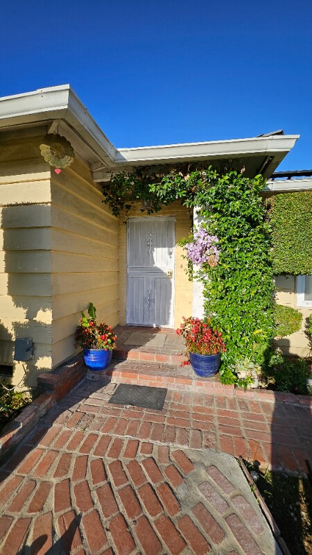 Foto principal - 354 N Toland Ave