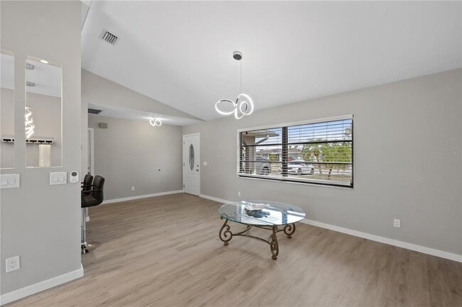 Foto del edificio - 22185 Olean Blvd