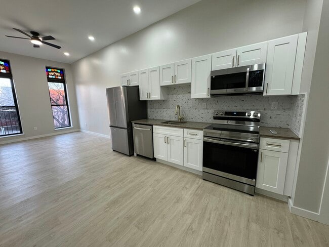 Foto del edificio - 2416 N Charles St