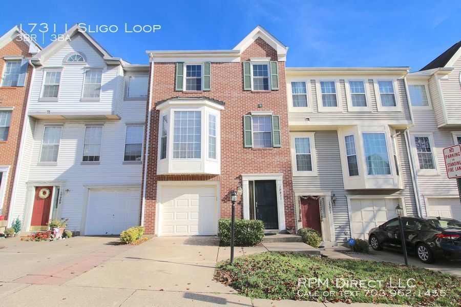 Home to Wayside Villiage Townhome Rentals in Dumfries VA