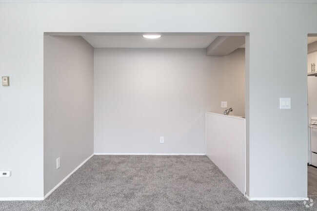 2BR, 1BA - 900SF - Dining Room - Cove On 13 - Roseville, MI