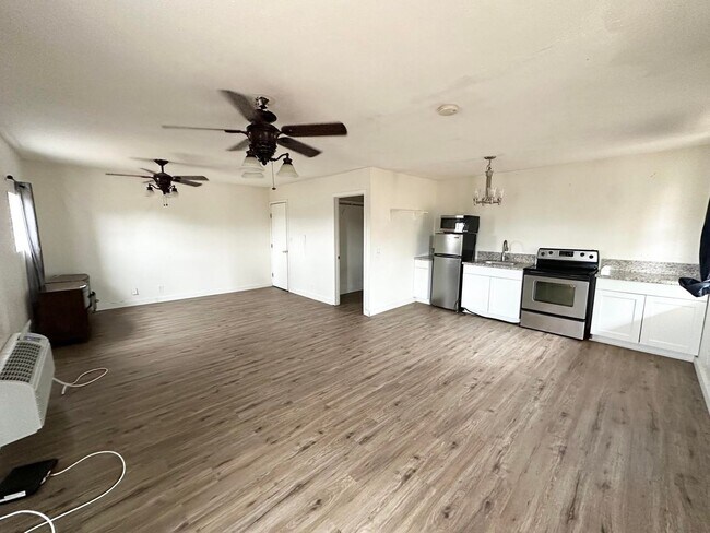 Foto del edificio - Studio House For Rent ASAP!