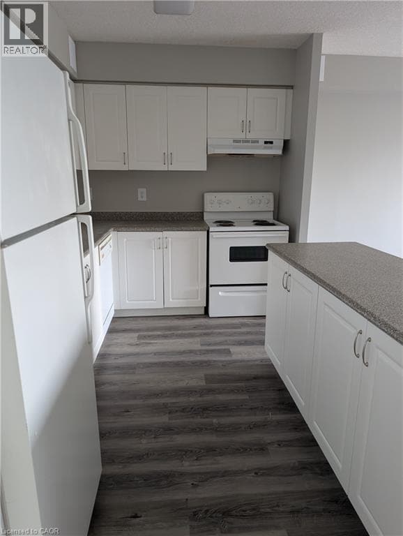 Building Photo - 736 Old Albert St