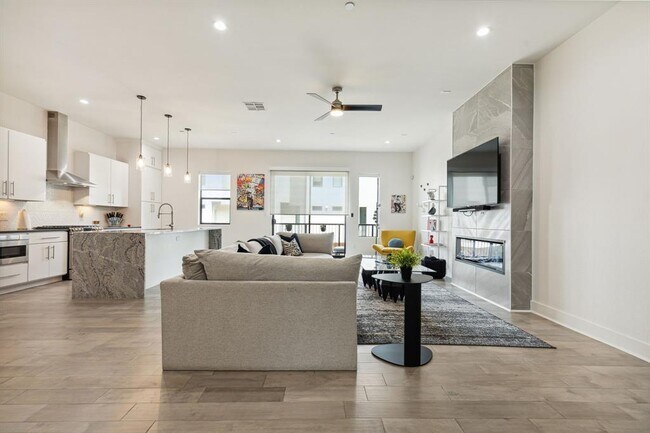 Foto del edificio - 422 W 9th St