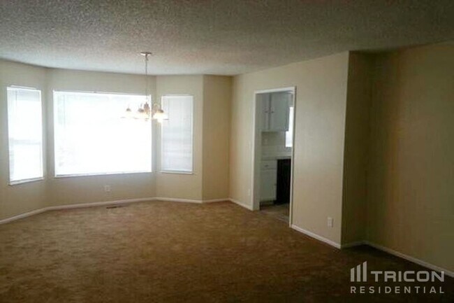 Building Photo - 1412 Express St