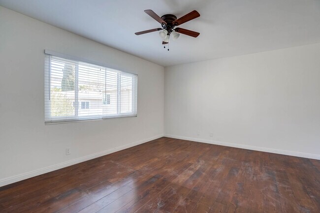 Foto del edificio - 4111 Somerset Dr