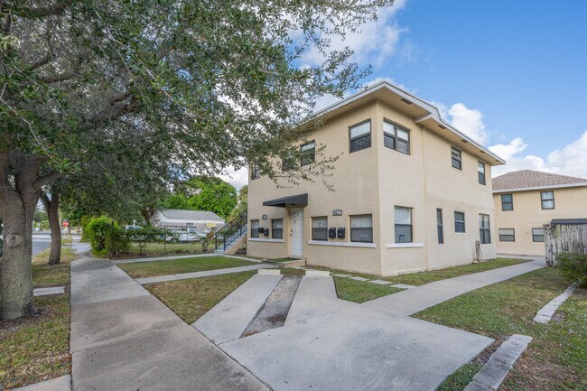 Building Photo - 423 53rd St