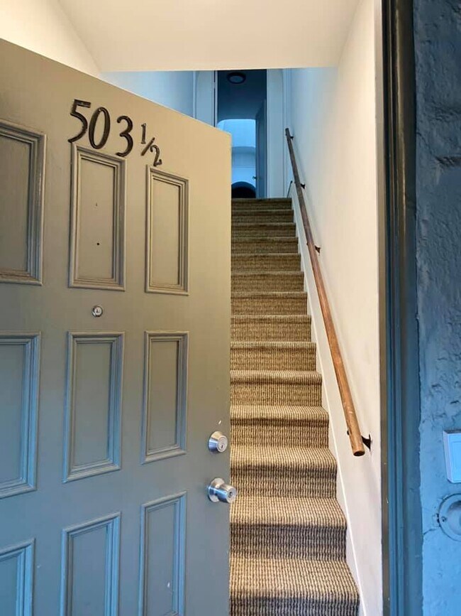 Foto del edificio - 503 Hill Dr