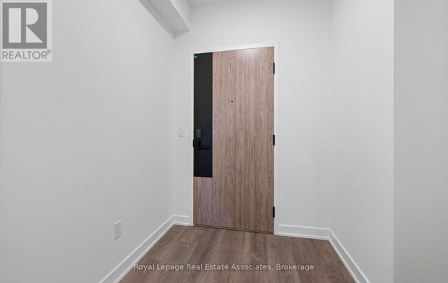 Building Photo - 1007 The Queensway