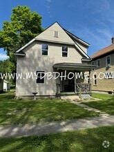 Building Photo - 429 Perry Ave