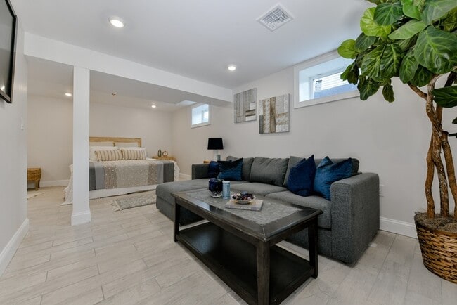 Foto del edificio - 224 Newbury Ave