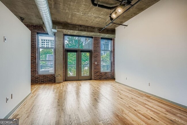 Building Photo - 1023 Juniper St NE