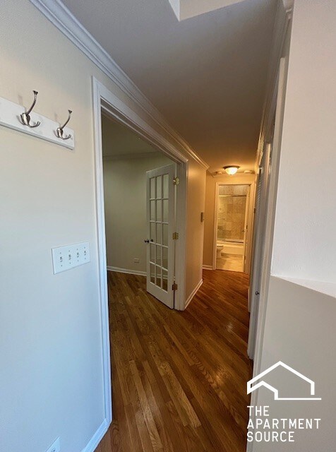 Building Photo - 2053 W Summerdale Ave